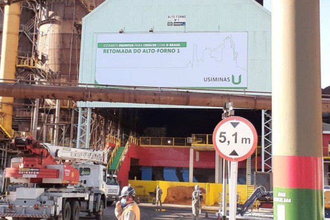 Reativação de forno da Usiminas ajudará na retomada econômica - Reativação de forno da Usiminas ajudará na retomada econômica -