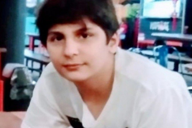 O adolescente João Vitor Domat Remus, 13 anos, morreu em consequência de um choque elétrico no carregador de celular - (crédito: Arquivo Pessoal) O adolescente João Vitor Domat Remus, 13 anos, morreu em consequência de um choque elétrico no carregador de celular - (crédito: Arquivo Pessoal)
