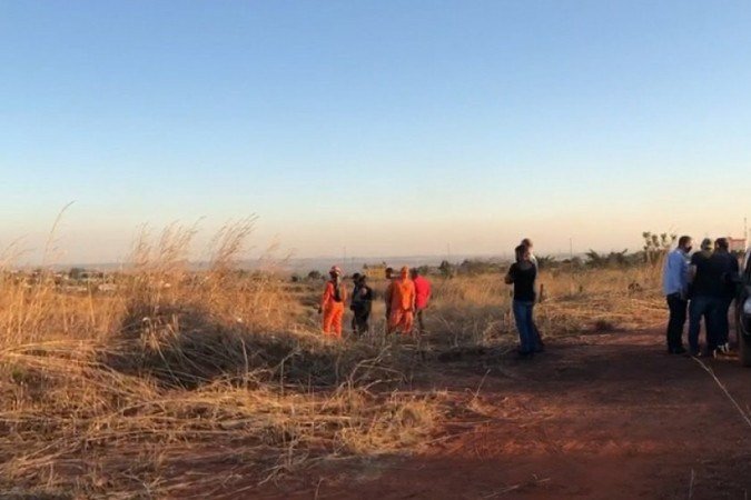 Bombeiros realizaram a busca pelo corpo do bebê, mas não o encontraram - (foto: TV Brasília) Bombeiros realizaram a busca pelo corpo do bebê, mas não o encontraram - (foto: TV Brasília)