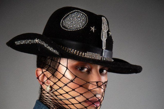 Gabeu é o precursor do segmento Pocnejo, e conta com sucessos, como Amor rural e Sugar daddy, que têm a sonoridade característica da moda de viola e do sertanejo raiz. - (foto: Gabriel Renné/Divulgação) Gabeu é o precursor do segmento Pocnejo, e conta com sucessos, como Amor rural e Sugar daddy, que têm a sonoridade característica da moda de viola e do sertanejo raiz. - (foto: Gabriel Renné/Divulgação)