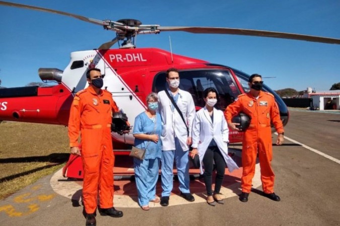 A equipe da Secretaria de Saúde e do Corpo de Bombeiros que participou da operação. - (foto: Divulgação/Ses-DF)