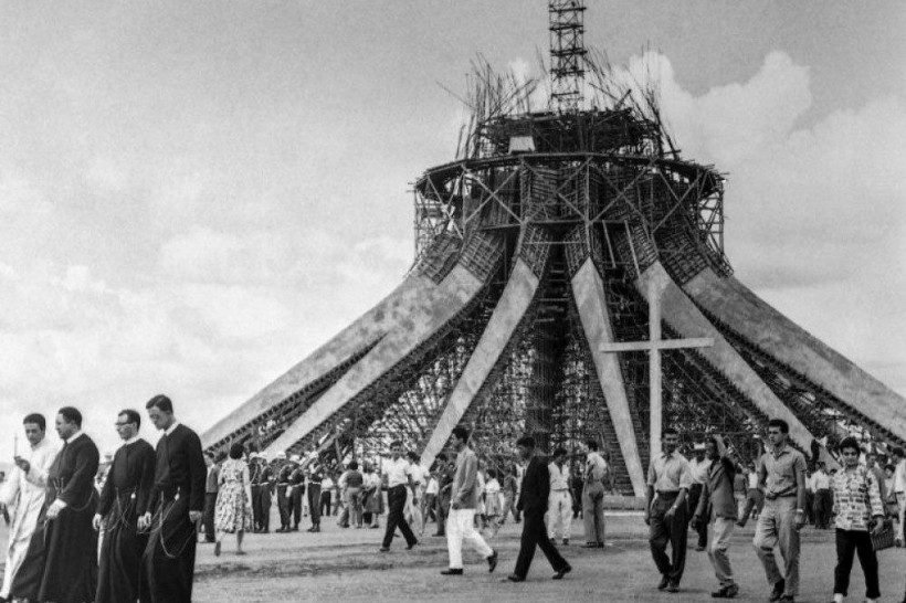 Fotos da construção de Brasília. Catedral de Brasília.