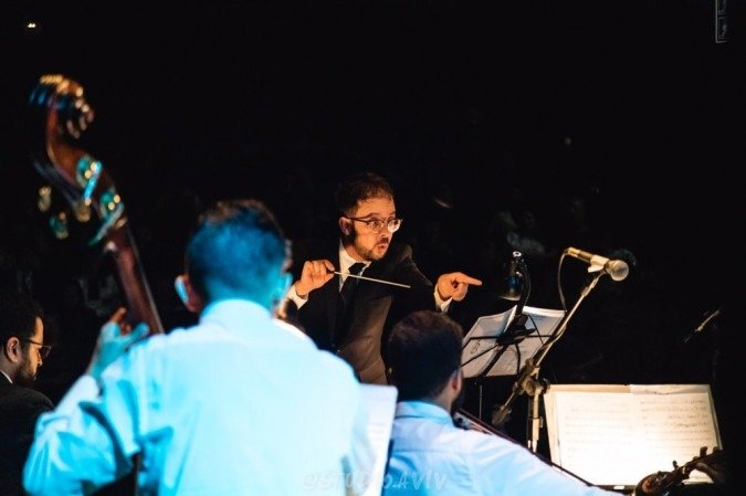 A Orquestra Filarmônica de Brasília se apresenta sob a regência do maestro Thiago Francis
- (foto: Pedro Camargo/Studio Aviv) A Orquestra Filarmônica de Brasília se apresenta sob a regência do maestro Thiago Francis
- (foto: Pedro Camargo/Studio Aviv)