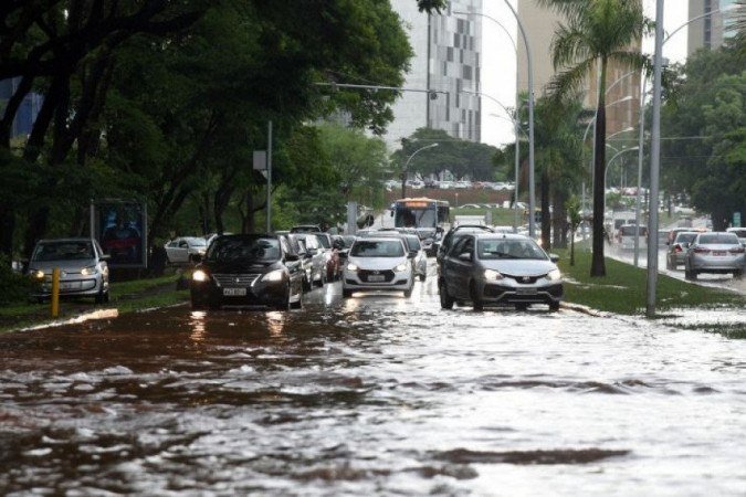 Devido a capta&ccedil;&atilde;o de &aacute;gua do Plano Piloto ser muito antiga, da &eacute;poca da constru&ccedil;&atilde;o da cidade, a rede comporta mais o fluxo das chuvas h&aacute; muitos anos. -  (crédito:  Ed Alves/CB/D.A Press)