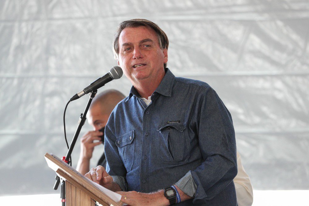 Bolsonaro pede patriotismo a donos de mercado para baixar preço do arroz e feijão