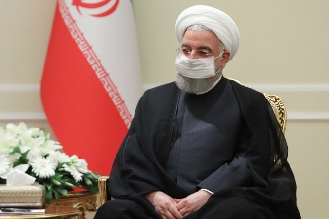 O presidente Hassan Rouhani se reunindo com o diretor-geral da Agência Internacional de Energia Atômica (AIEA) em Teerã. - (foto: Folheto / Presidência Iraniana / AFP) O presidente Hassan Rouhani se reunindo com o diretor-geral da Agência Internacional de Energia Atômica (AIEA) em Teerã. - (foto: Folheto / Presidência Iraniana / AFP)