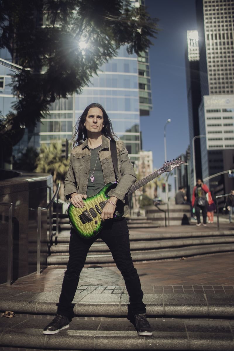 Kiko Loureiro lança álbum aberto para colaborações do público