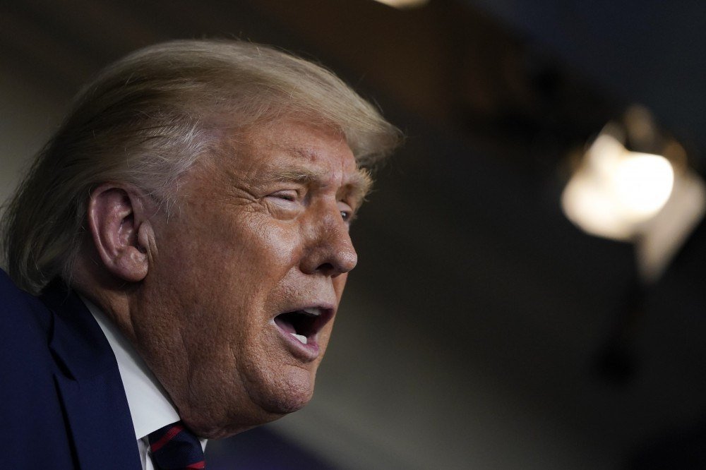 Trump pede demissão de repórter após matéria sobre críticas a veteranos