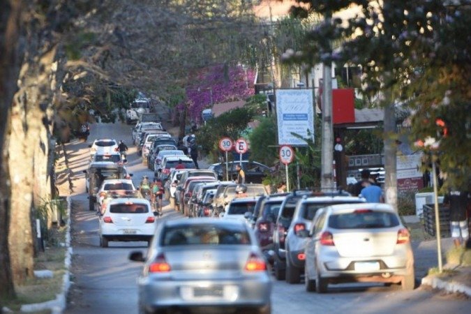 Turistam enchem as ruas de Alto Paraíso neste feriado