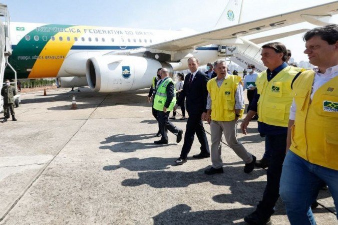 Sem máscara, presidente visitou obra no Aeroporto de Congonhas durante viagem a São Paulo -  (crédito: Carolina Antunes/PR)