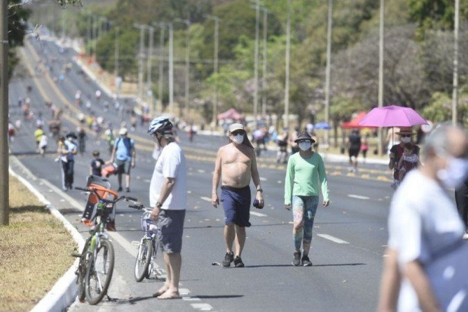Brasilienses curtem o 7 de setembro no Eixão Norte - (crédito: Minervino Júnior/CB/D.A Press) Brasilienses curtem o 7 de setembro no Eixão Norte - (crédito: Minervino Júnior/CB/D.A Press)