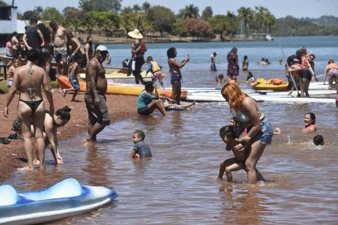 Aglomeração na Orla do Lago 