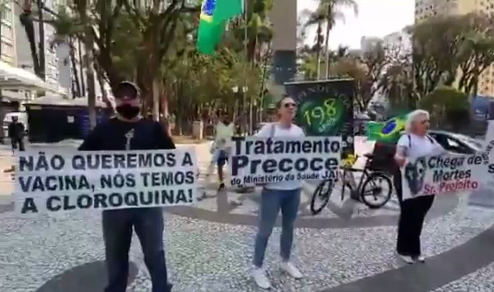 Vídeo: "Não queremos a vacina, nós temos a cloroquina", dizem manifestantes