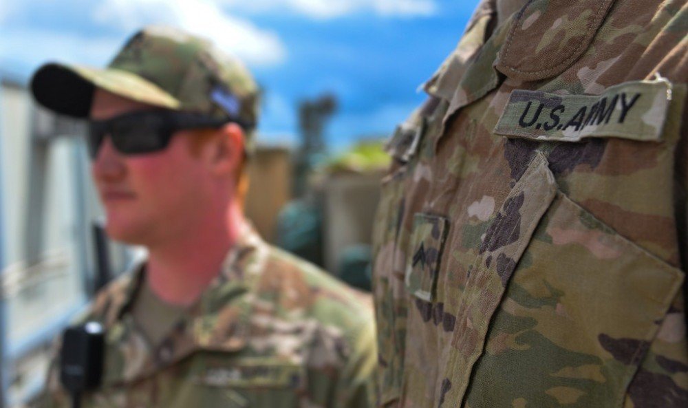 Suprema Corte dos EUA passa a autorizar exclusão de militares trans 