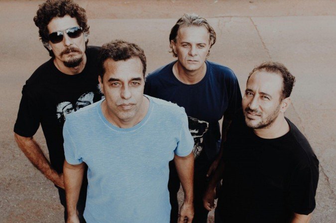 Banda brasiliense, Centropia é composta por Lauro Aires (violão e voz), Marcelo Lima (bandolim, guitarra, violão e voz), Fernando Rodrigues (baixo, viola, percussão e voz) e Renato Glória (bateria e percussão). - (crédito: Breno Galtier) Banda brasiliense, Centropia é composta por Lauro Aires (violão e voz), Marcelo Lima (bandolim, guitarra, violão e voz), Fernando Rodrigues (baixo, viola, percussão e voz) e Renato Glória (bateria e percussão). - (crédito: Breno Galtier)