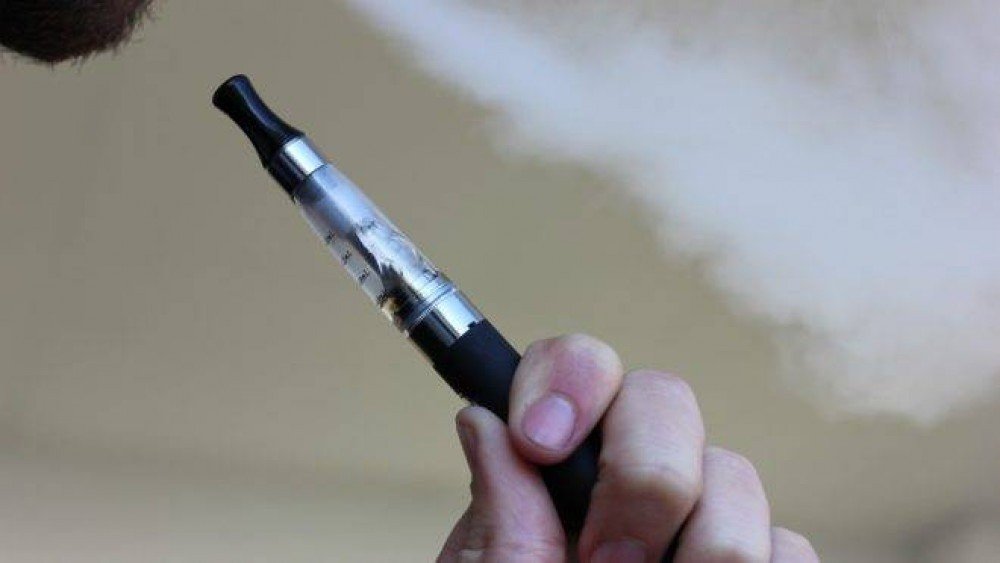 OMS alerta contra cigarro eletrônico e pede regulamentação severa