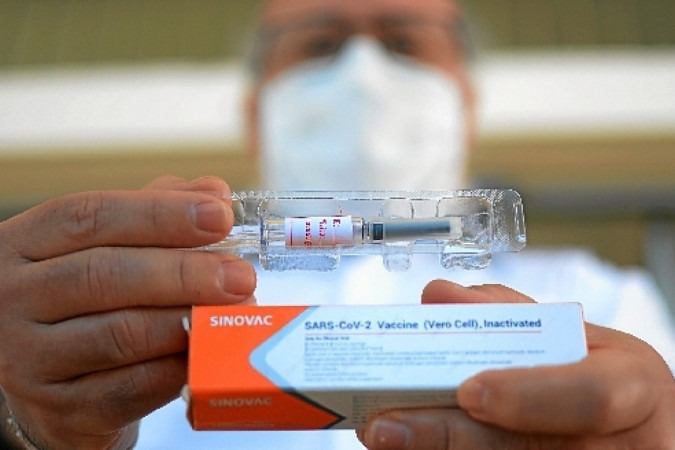 Vacina chinesa contra covid-19 é segura e eficaz, aponta estudo