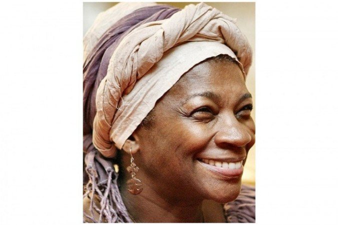 Aqui no Brasil, a atriz Zez&eacute; Motta recentemente fez um post em que resgatou personagens dos seus mais de 50 anos de carreira que usaram o adere&ccedil;o. Na legenda, a cantora e atriz escreveu: "Turbante &eacute; resist&ecirc;ncia!".