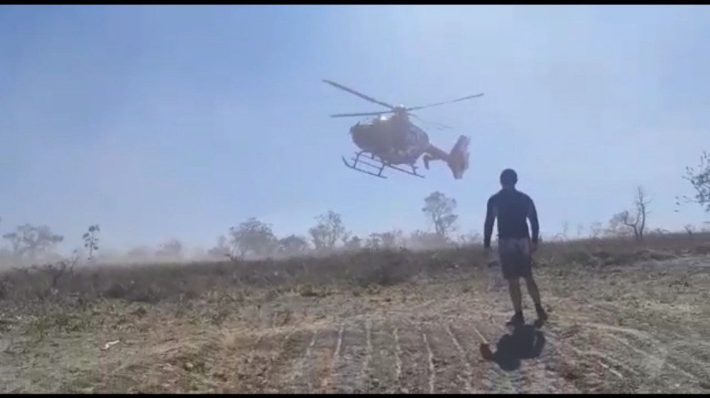 Piloto de asa-delta cai 10 metros ao fazer decolagem