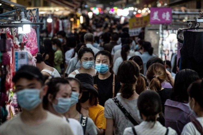 Há 10 vacinas em desenvolvimento com autorização do governo chinês para testes em humanos: país contabiliza 90,6 mil casos - (crédito: STR) Há 10 vacinas em desenvolvimento com autorização do governo chinês para testes em humanos: país contabiliza 90,6 mil casos - (crédito: STR)
