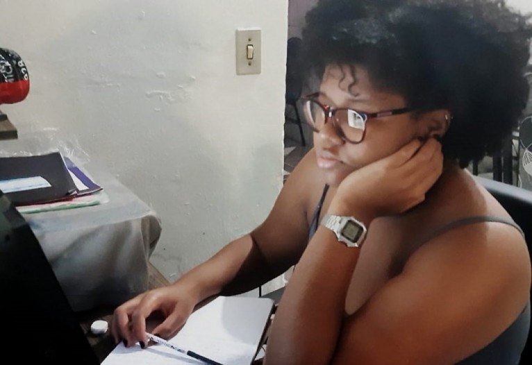 Beatriz Justino, estudante de fisioterapia, teve dificuldades com aulas on-line 