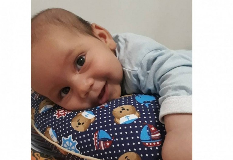 Bebê com AME ganha ação na Justiça por remédio mais caro do mundo