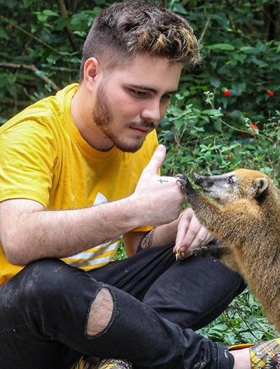 Carlos St&ecirc;nio est&aacute; no &uacute;ltimo per&iacute;odo da faculdade de biologia e disponibiliza mensalmente vagas para palestras 