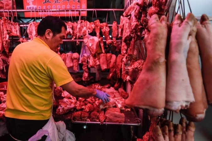 China, Japão, Coreia do Sul, somados a Brasil e Argentina, anunciaram a suspensão das importações de carne suína de origem alemã. - (crédito: AFP / VIVEK PRAKASH) China, Japão, Coreia do Sul, somados a Brasil e Argentina, anunciaram a suspensão das importações de carne suína de origem alemã. - (crédito: AFP / VIVEK PRAKASH)