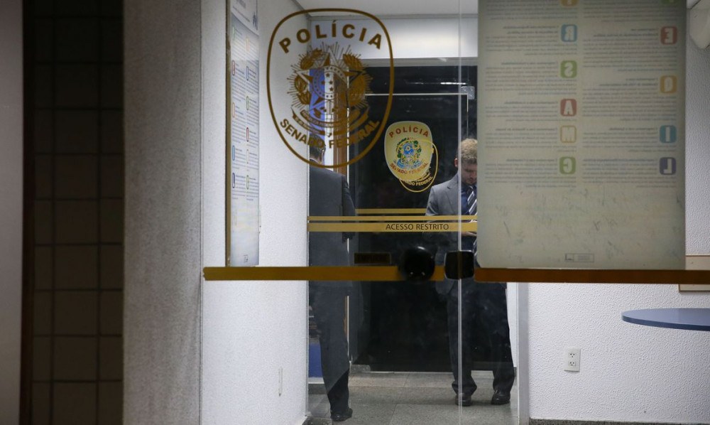 Senado aprova uso civil de identidade de policiais legislativos 