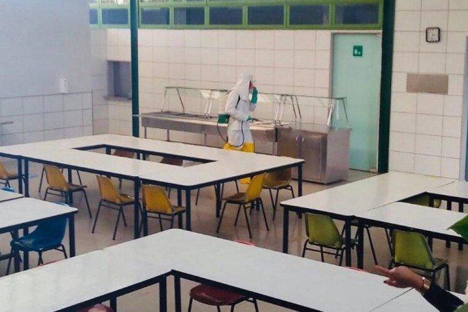 No Colégio Inei, as salas já tiveram a capacidade reduzida e foram desinfetadas - (crédito: Tayanne Raimi) No Colégio Inei, as salas já tiveram a capacidade reduzida e foram desinfetadas - (crédito: Tayanne Raimi)