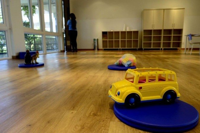 Distanciamento de dois metros em áreas comuns é regra