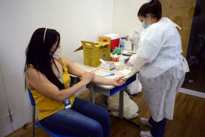 Testes de detecção de covid-19 em funcionários