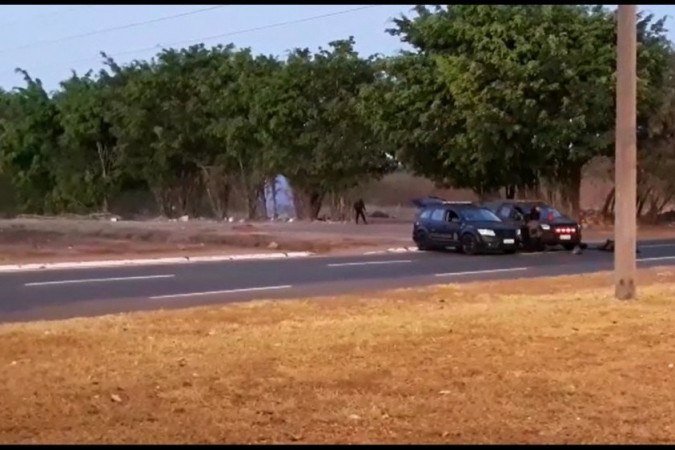 O procedimento para detonar o explosivo ocorreu nas primeiras horas da manhã - (crédito: Reprodução/PMDF/Divulgação) O procedimento para detonar o explosivo ocorreu nas primeiras horas da manhã - (crédito: Reprodução/PMDF/Divulgação)