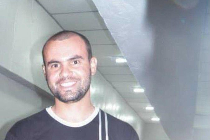 Adailton foi morto dentro de sua casa; pai da vítima testemunhou a tragédia - (crédito: Reprodução/Redes Sociais) Adailton foi morto dentro de sua casa; pai da vítima testemunhou a tragédia - (crédito: Reprodução/Redes Sociais)