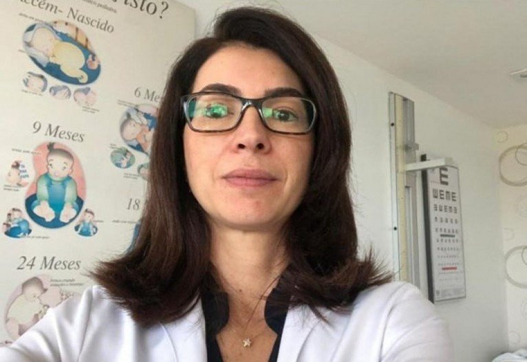 A pediatra Andrea Jácomo ressalta que crianças também estão sujeitas à contaminação pelo novo coronavírus, mas que os pequenos normalmente apresentam os sintomas mais leves da doença. A pediatra Andrea Jácomo ressalta que crianças também estão sujeitas à contaminação pelo novo coronavírus, mas que os pequenos normalmente apresentam os sintomas mais leves da doença.