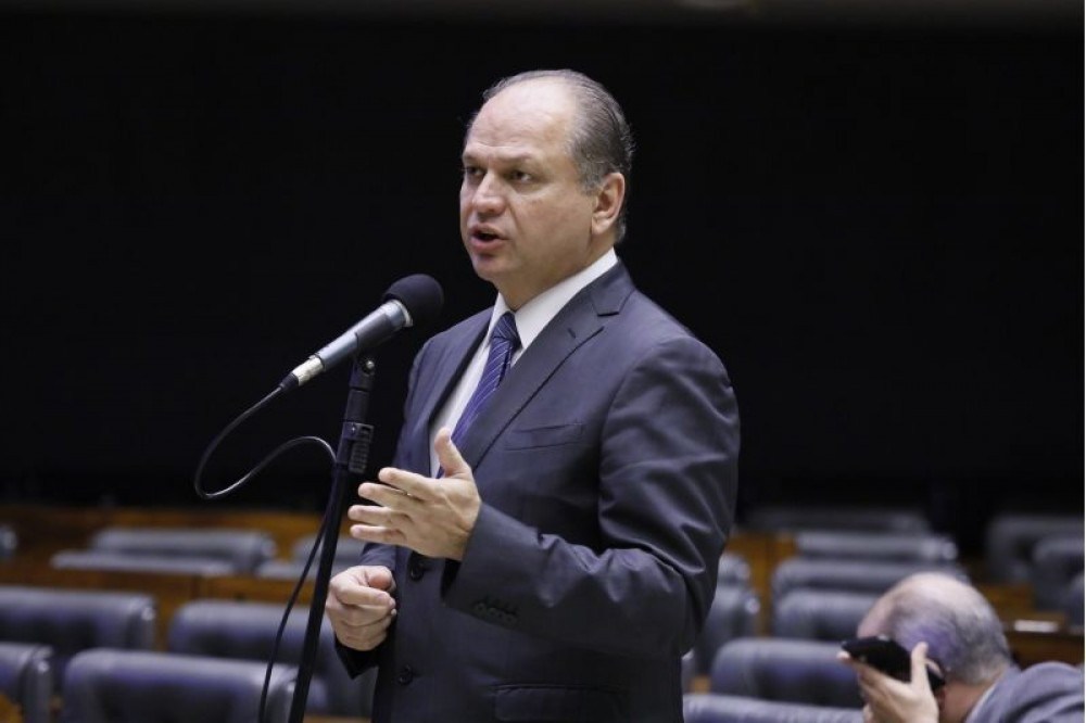 Líder do governo vai apresentar projeto na Câmara para plebiscito por nova Constituinte