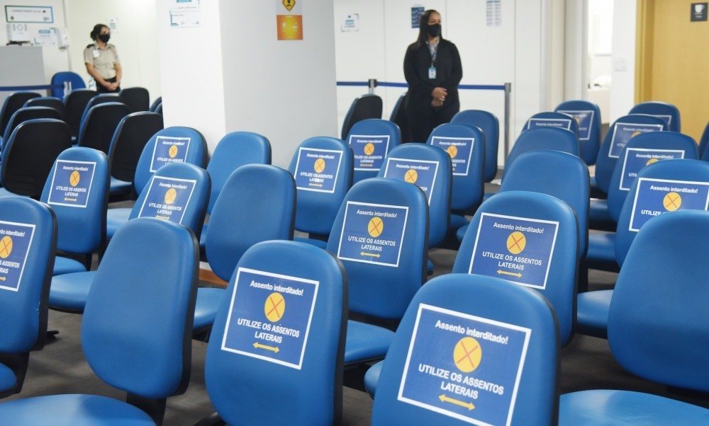 Impasse entre peritos médicos e INSS deixa um milhão sem atendimento