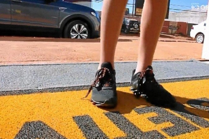 Tapetes sanitizantes fazem parte da série de medidas adotadas pelo Objetivo para receber os alunos com segurança