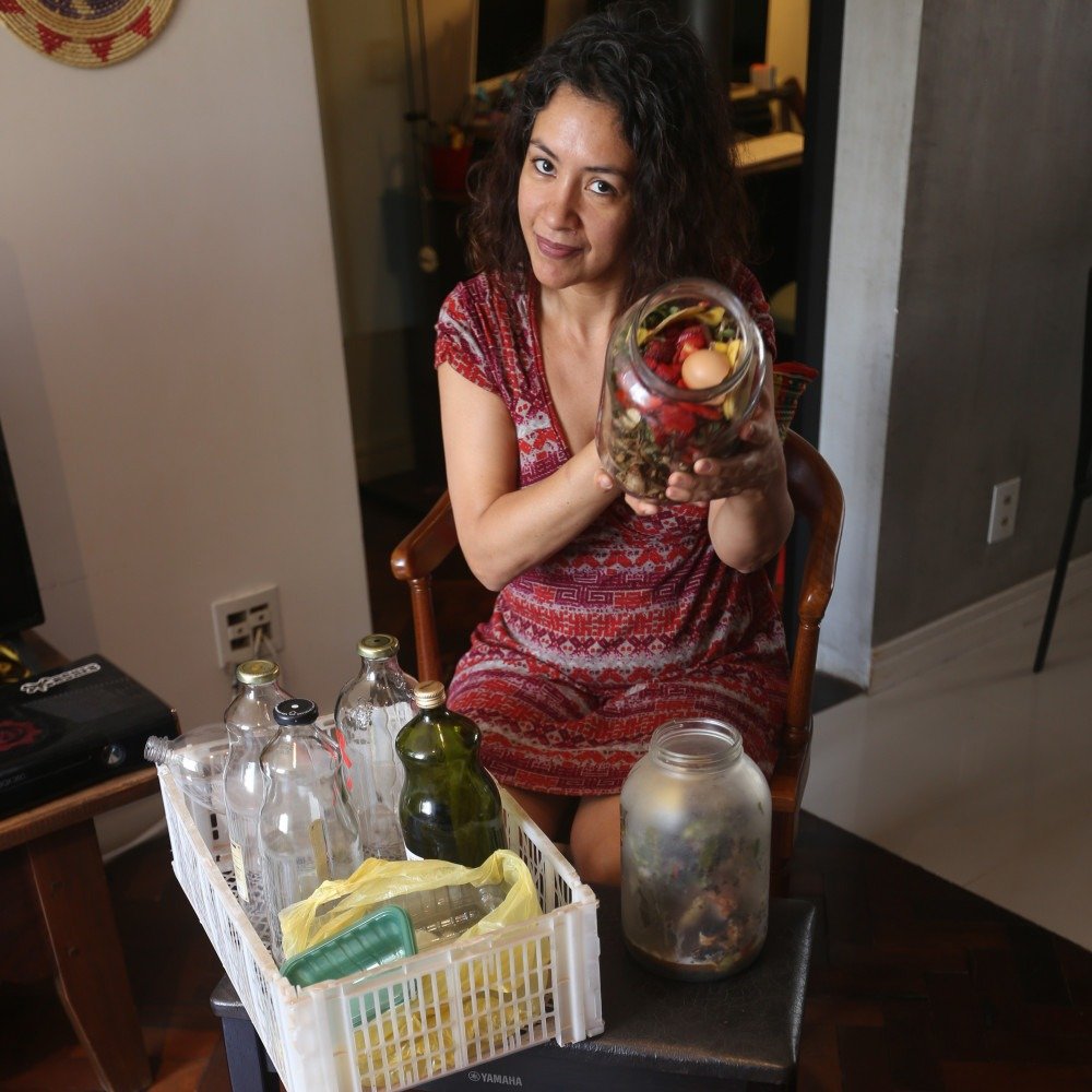 Na casa de Carina Bernardes, os produtos recicláveis têm o destino correto