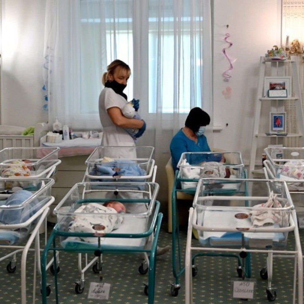 Pandemia impede que pais chineses conhe&ccedil;am filhos de barriga de aluguel