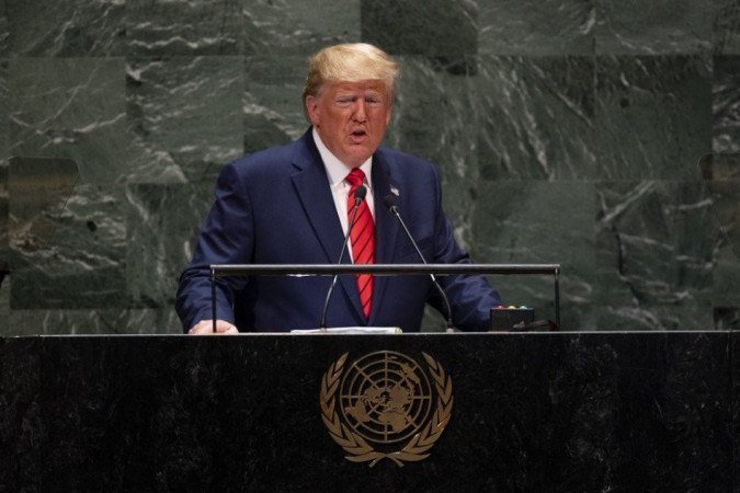 Neste foto de arquivo, o presidente dos EUA, Donald Trump, fala durante a 74ª sessão da Assembleia Geral das Nações Unidas na Sede da ONU em Nova York. Este ano a reunião está sendo realizada online devido a pandemia. - (crédito: Johannes EISELE / AFP) Neste foto de arquivo, o presidente dos EUA, Donald Trump, fala durante a 74ª sessão da Assembleia Geral das Nações Unidas na Sede da ONU em Nova York. Este ano a reunião está sendo realizada online devido a pandemia. - (crédito: Johannes EISELE / AFP)