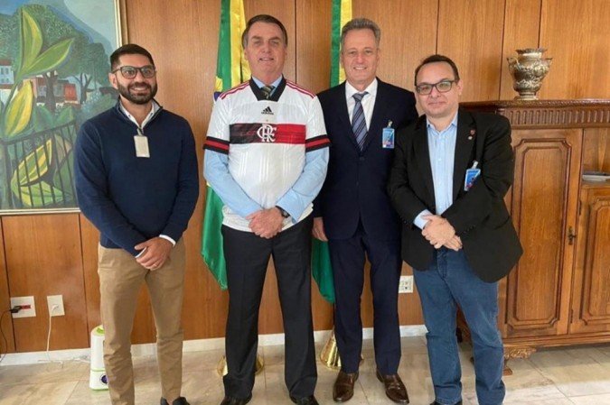 Márcio Tannure (esq.) participou de almoço com Bolsonaro pela volta do futebol, em maio -  (crédito: Reprodução/Instagram)