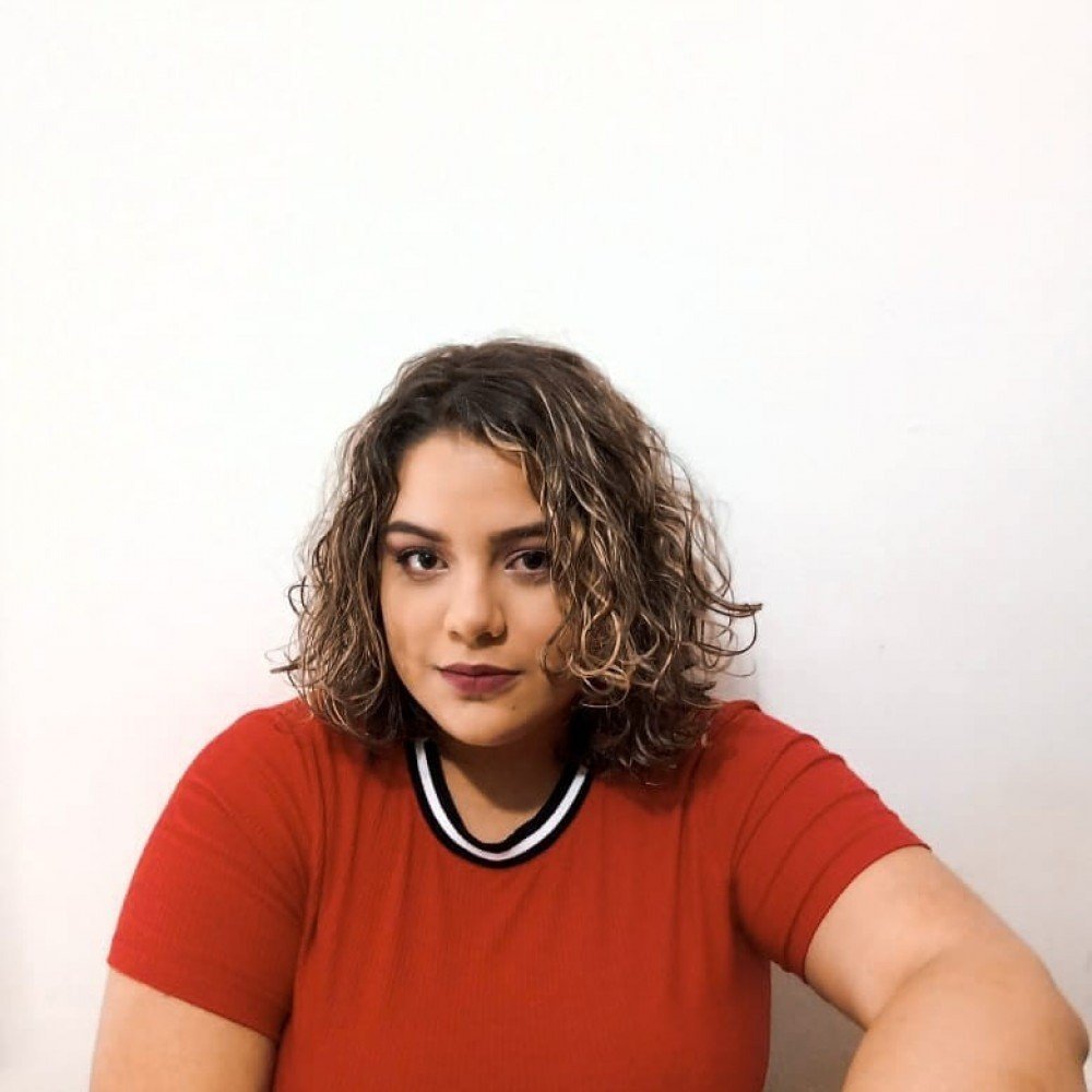 A estudante de pedagogia Rebeka Costa, 20, é a favor do projeto. Segundo ela, o reajuste no início do semestre é muito alto 