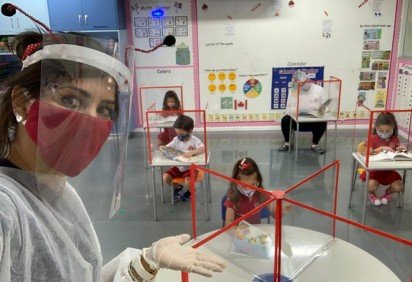 Professora Mirna Cardoso durante aula com alunos da educação infantil - (crédito: Arquivo pessoal) Professora Mirna Cardoso durante aula com alunos da educação infantil - (crédito: Arquivo pessoal)