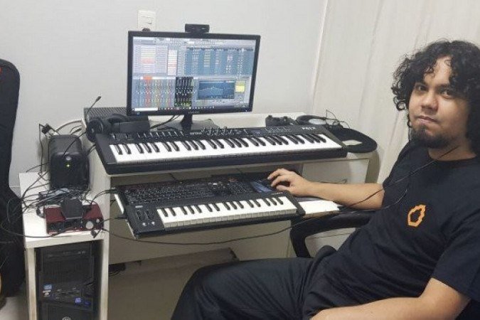  Herman Ferreira &eacute; cofundador, diretor de &aacute;udio, compositor, sound designer e programador da Fira Soft