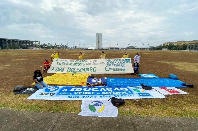 Em Brasília, ato reuniu cerca de 11 pessoas - (crédito: Divulgação / Cuca da UNE) Em Brasília, ato reuniu cerca de 11 pessoas - (crédito: Divulgação / Cuca da UNE)