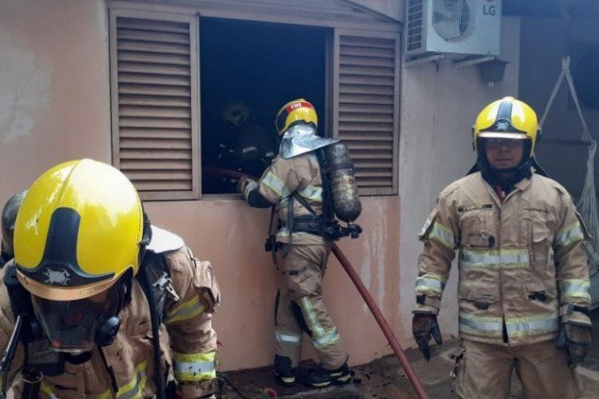 Ainda não há informações da causa provável do incêndio - (crédito: Divulgação/CBMDF) Ainda não há informações da causa provável do incêndio - (crédito: Divulgação/CBMDF)