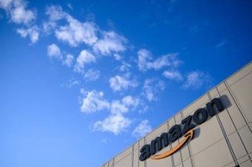 Faixada de sede da empresa Amazon -  (crédito: JOHANNES EISELE)