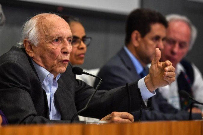 Ninguém mais acredita que o ministro da Economia tenha condições para evitar a tendência de subordinar tudo à reeleição - (crédito: NELSON ALMEIDA / AFP) Ninguém mais acredita que o ministro da Economia tenha condições para evitar a tendência de subordinar tudo à reeleição - (crédito: NELSON ALMEIDA / AFP)