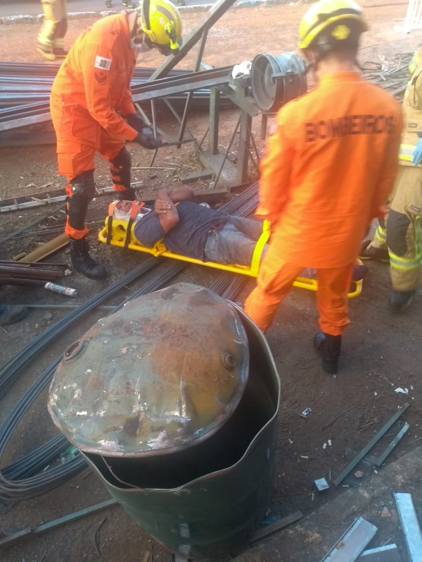  O acidente aconteceu no momento em que trabalhador soldava uma janela e usou o tambor como apoio